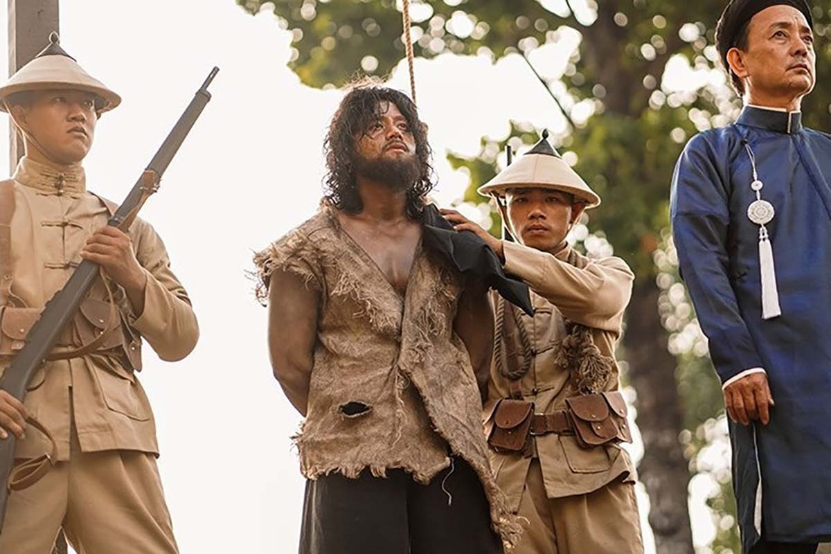 Phim nhận nhiều lời chê về trang phục, hóa trang và nội dung sáng tạo quá đà. Phim nhận nhiều lời chê về trang phục, hóa trang và nội dung sáng tạo quá đà.