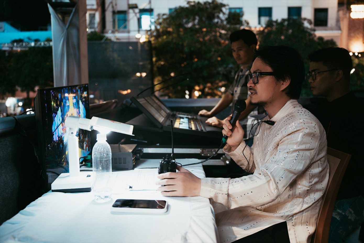 Đứng sau thành công của chương trình là bàn tay vàng của đạo diễn Hoàng Nhật Nam. Đứng sau thành công của chương trình là bàn tay vàng của đạo diễn Hoàng Nhật Nam.