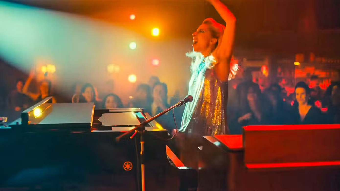 Lady Gaga đặt nhiều tâm huyết vào vai diễn. Lady Gaga đặt nhiều tâm huyết vào vai diễn.