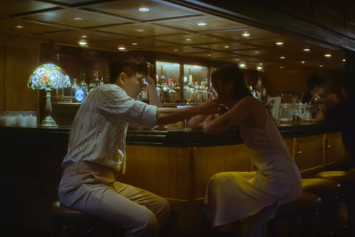 Nội dung ca khúc còn đơn giản, cách hát của Ngô Kiến Huy cũ kỹ nên chưa tạo được nhiều cảm xúc.