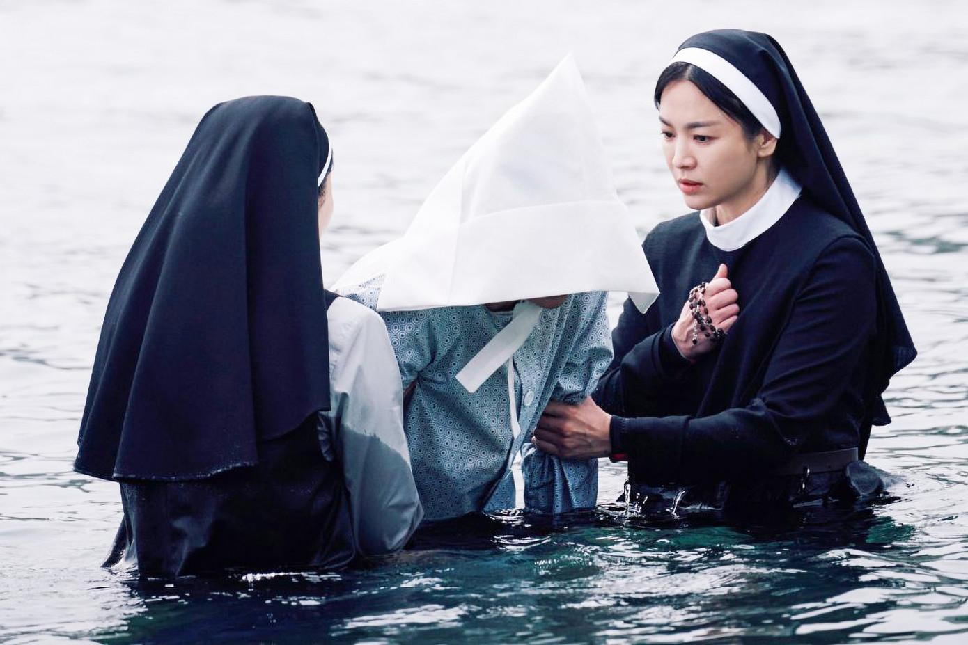 Dark Nuns của Song Hye Kyo khó thể tạo cơn sốt như Quật mộ trùng ma. Dark Nuns của Song Hye Kyo khó thể tạo cơn sốt như Quật mộ trùng ma.