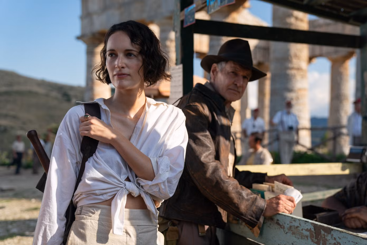 Indiana Jones (Harrison Ford) bất ngờ gặp lại con gái (Phoebe Waller-Bridge) trong phim. Indiana Jones (Harrison Ford) bất ngờ gặp lại con gái (Phoebe Waller-Bridge) trong phim.