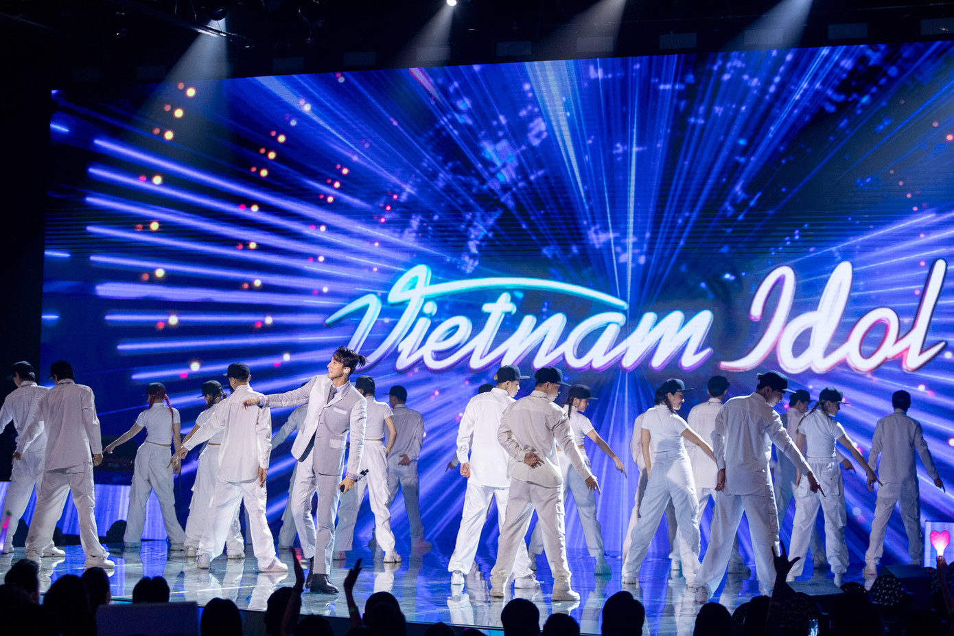 Màn trình diễn của Sơn Tùng M-TP năm nay còn lỗi nhưng vẫn đảm bảo tính giải trí.