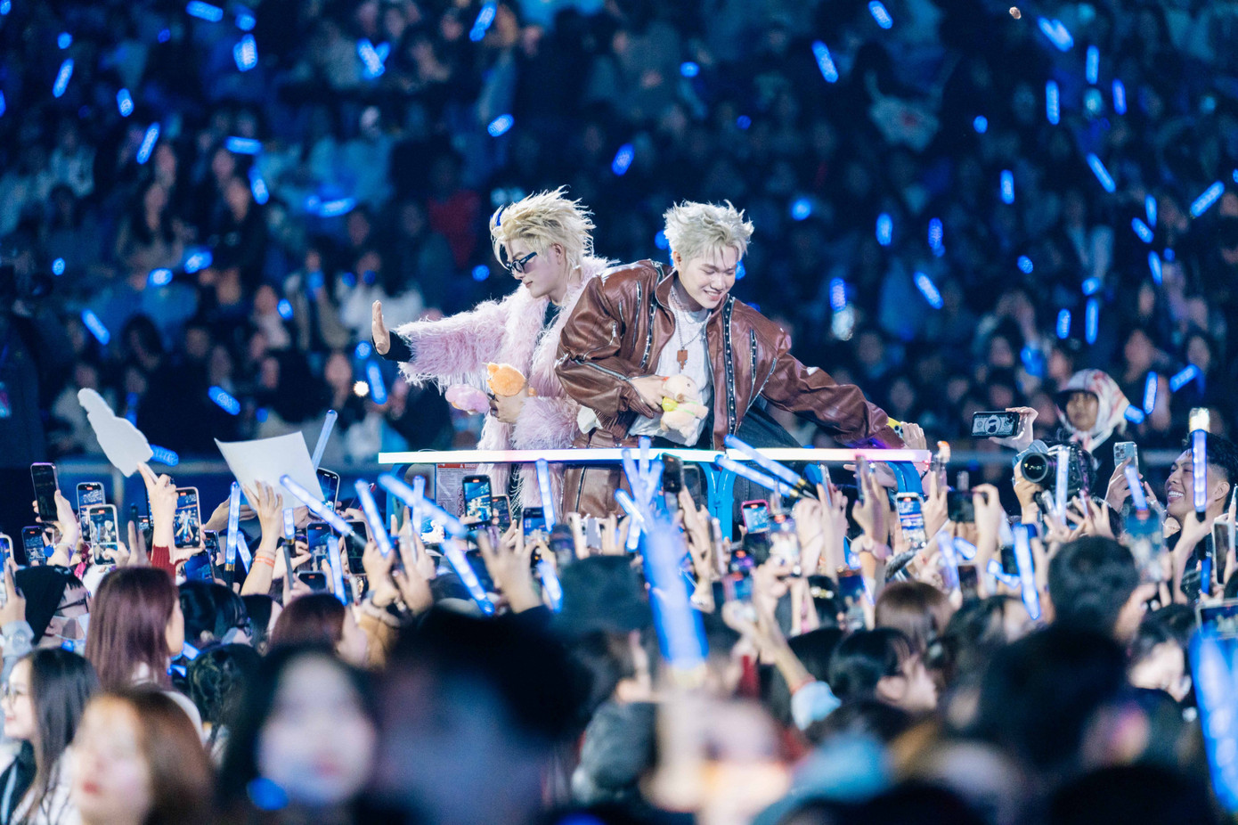 Hình ảnh trong Anh trai say hi: Kẻ phản diện tạo nên người hùng. Hình ảnh trong Anh trai say hi: Kẻ phản diện tạo nên người hùng.