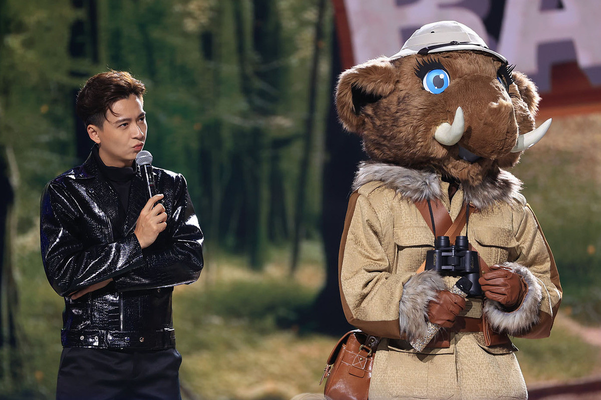 Anh Tú được nhiều khán giả dự đoán là người ẩn sau lớp mặt nạ Voi Bản Đôn.