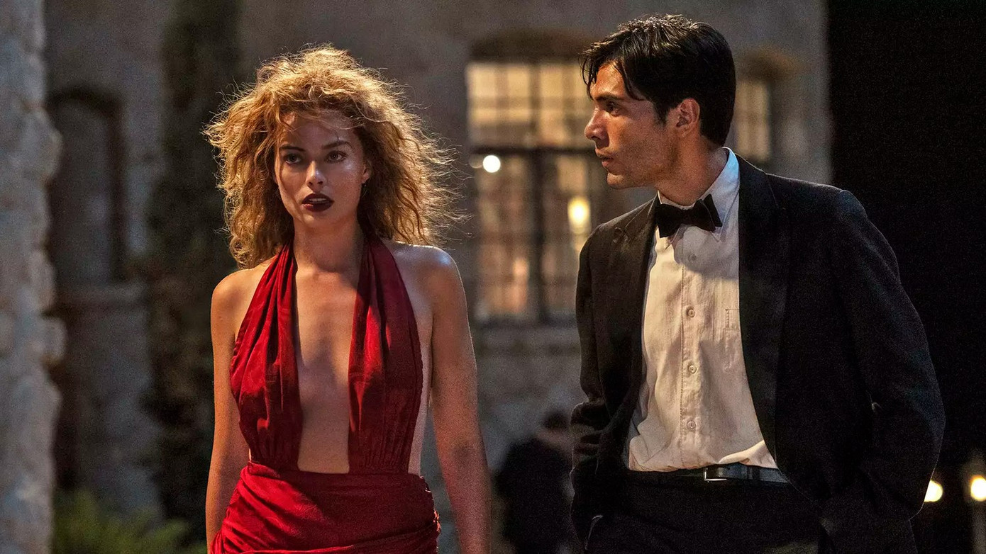 Margot Robbie phối hợp ăn ý với Diego Calva trong các cảnh quay.