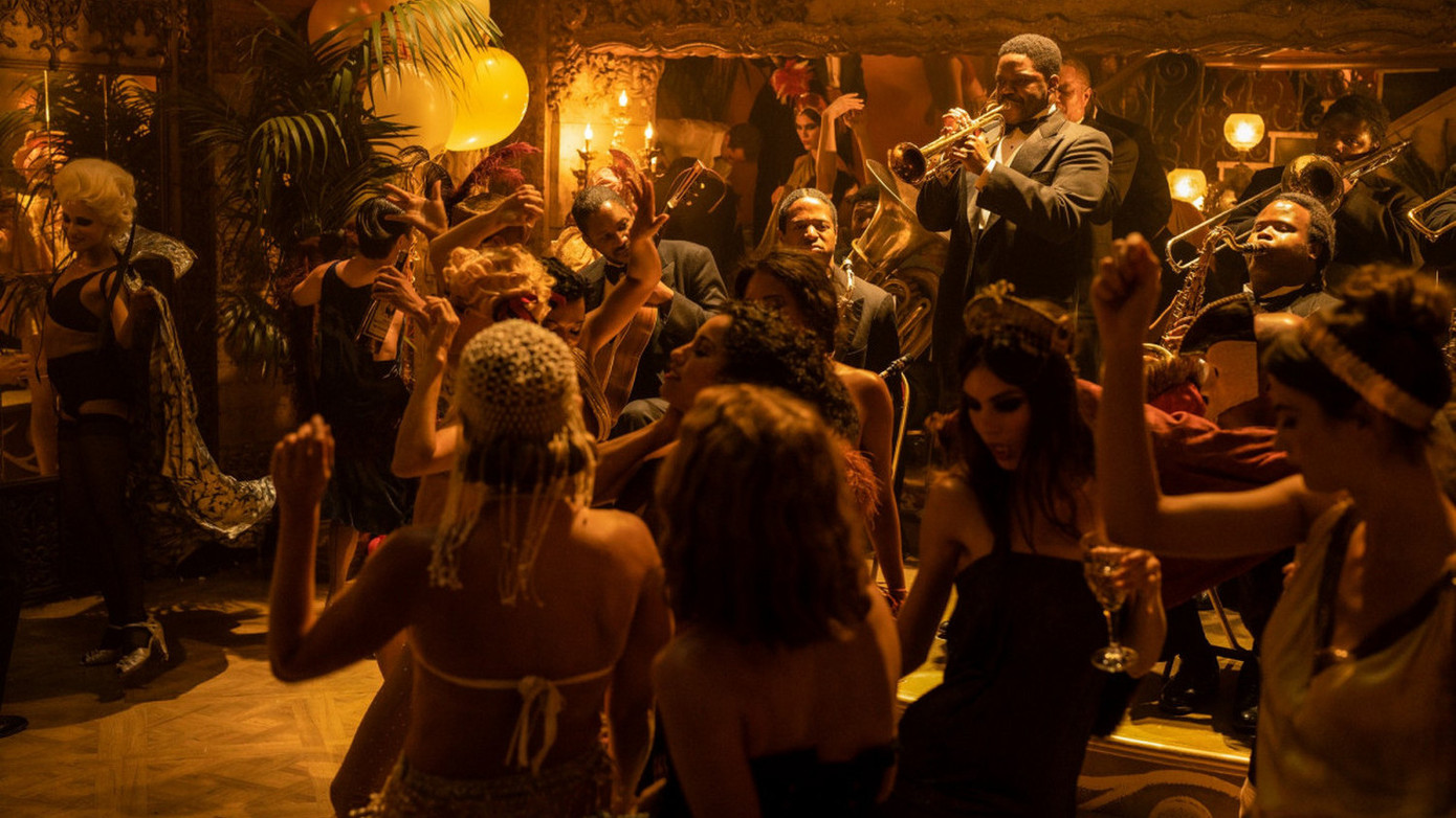 Tác phẩm tái hiện Hollywood với nhiều bữa tiệc xa hoa, phung phí.