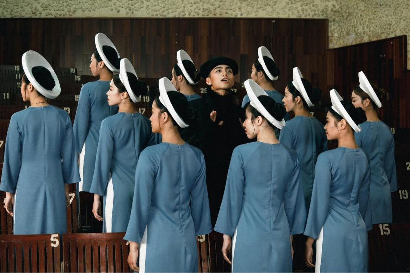 Một vài hình ảnh trong MV.