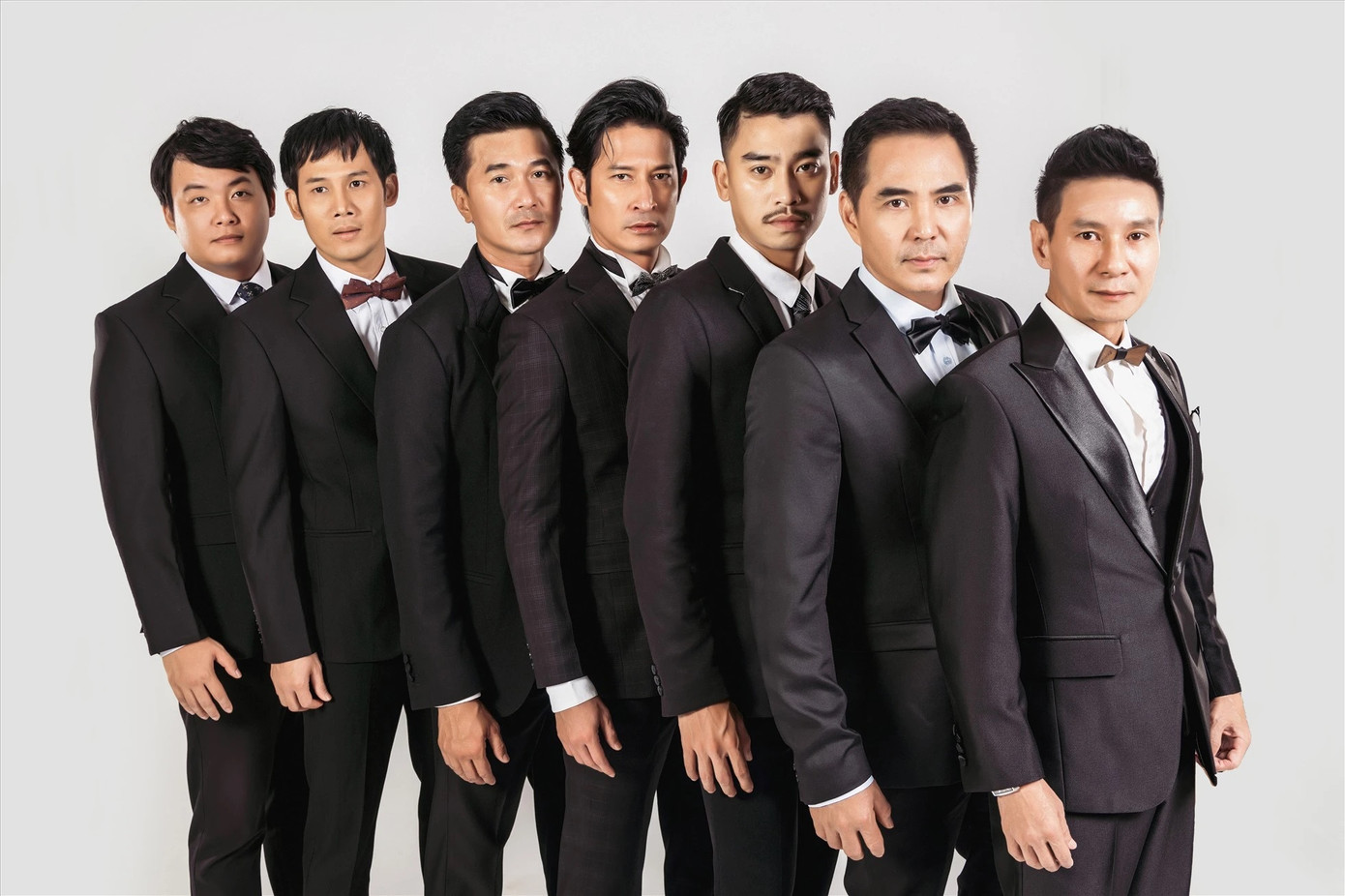 Lý Hải và dàn diễn viên nam trong Lật mặt 6: Tấm vé định mệnh.