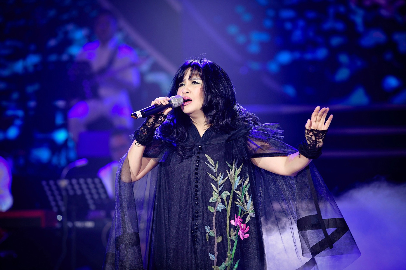 Diva Thanh Lam luôn bùng nổ và dữ dội trên sân khấu.