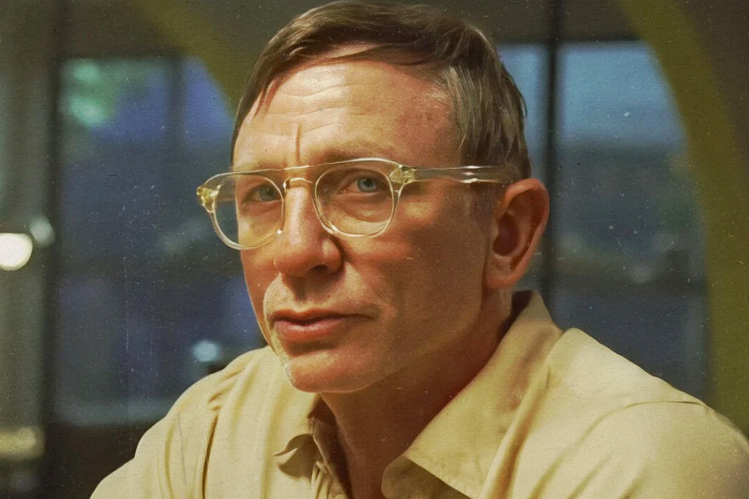 Daniel Craig được đánh giá cao với vai đồng tính trong phim Queer.