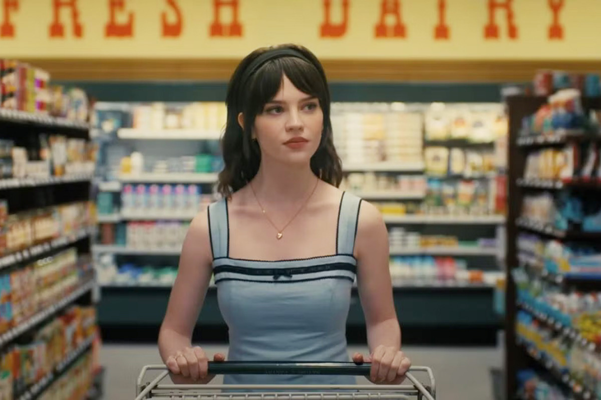 Phim kể về một robot được tạo ra để làm bạn với con người. Phim kể về một robot được tạo ra để làm bạn với con người.