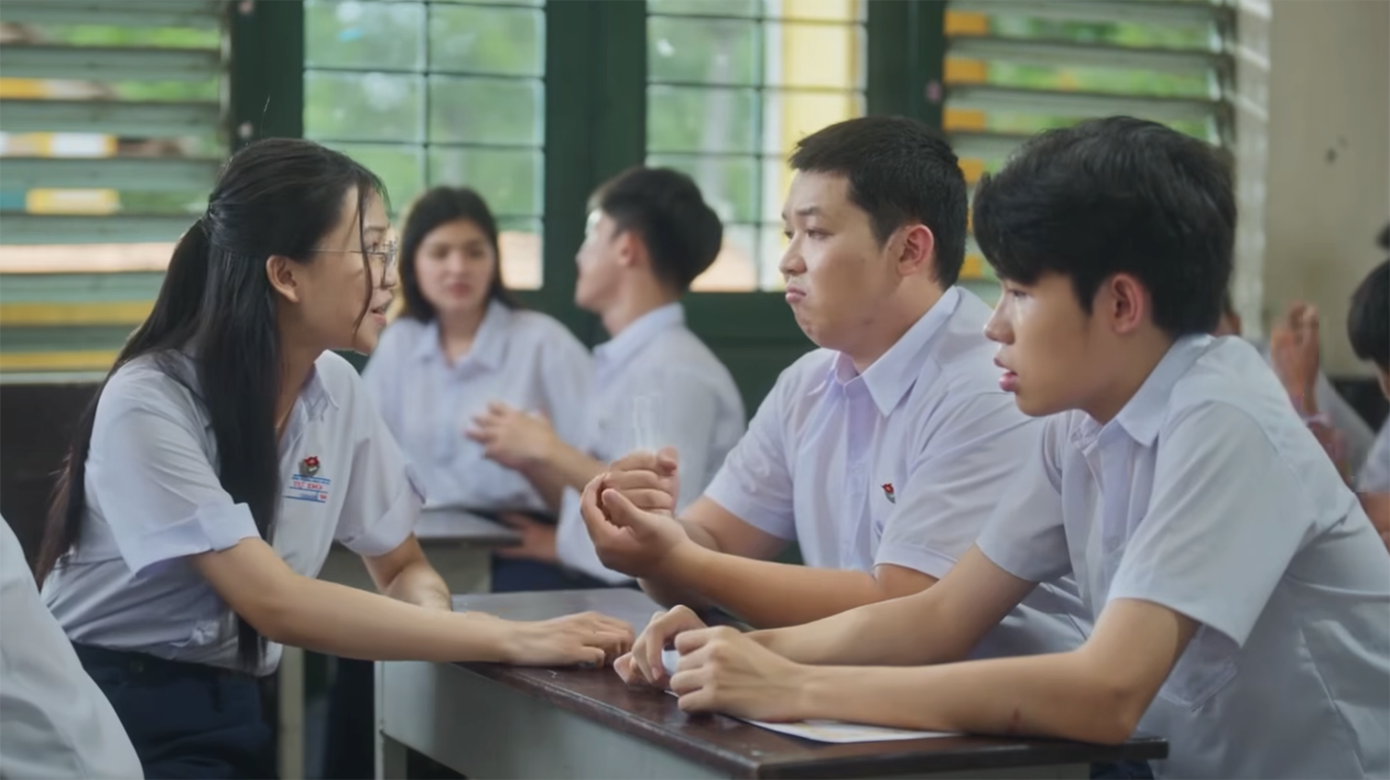 Phim kể về bộ ba bạn thân gồm nhỏ Hạnh (Phương Duyên), Tiểu Long (Nhật Linh) và Quý Ròm (Hùng Anh).