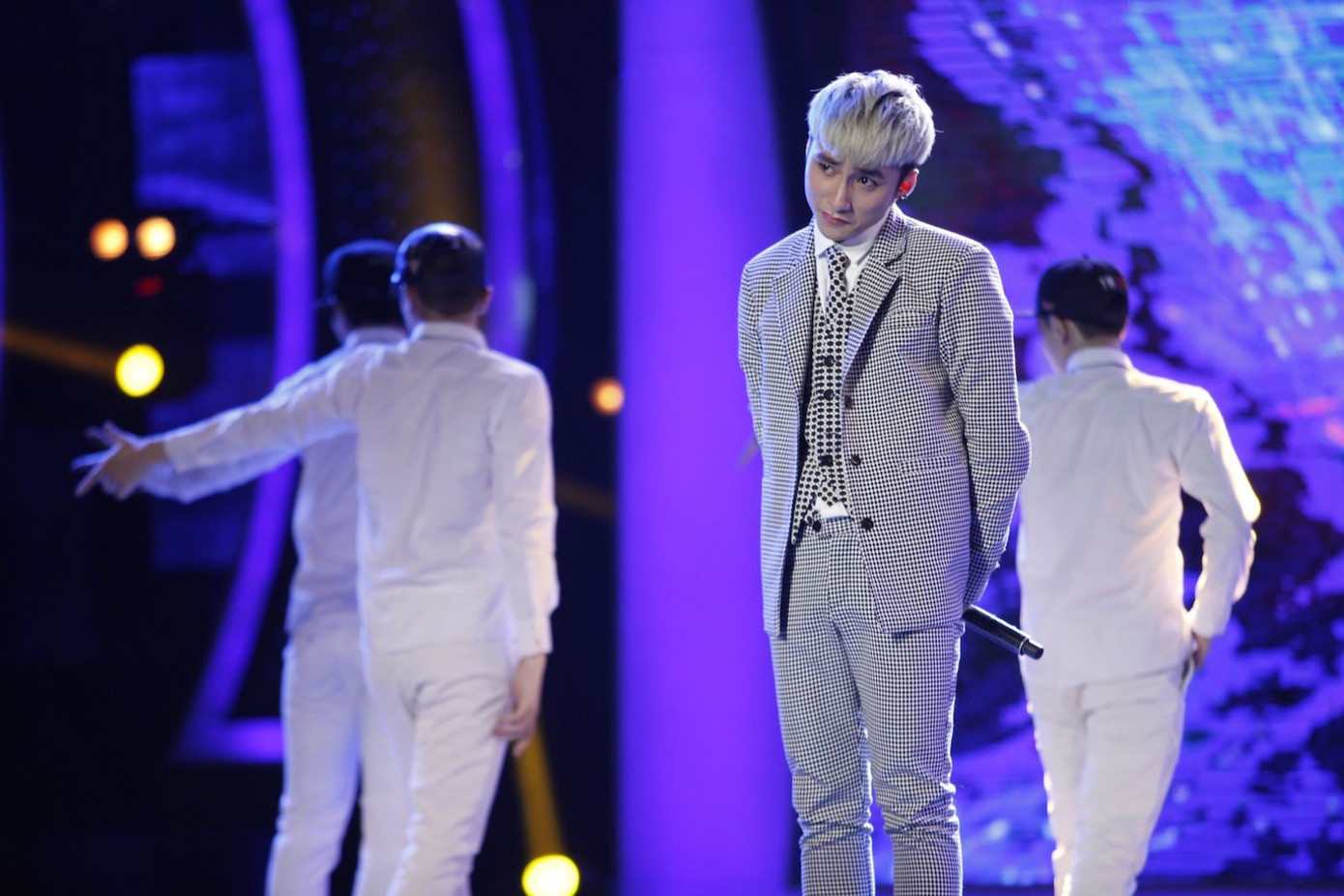 Hình ảnh 10 năm trước của Sơn Tùng M-TP trên sân khấu Vietnam Idol 2013.