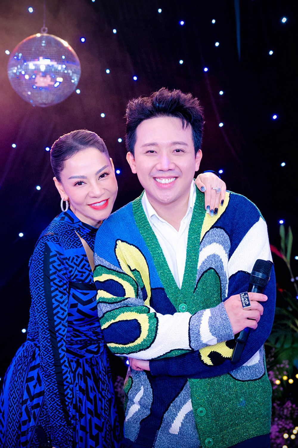 Trấn Thành thích thú khi song ca cùng đàn chị. Trấn Thành thích thú khi song ca cùng đàn chị.