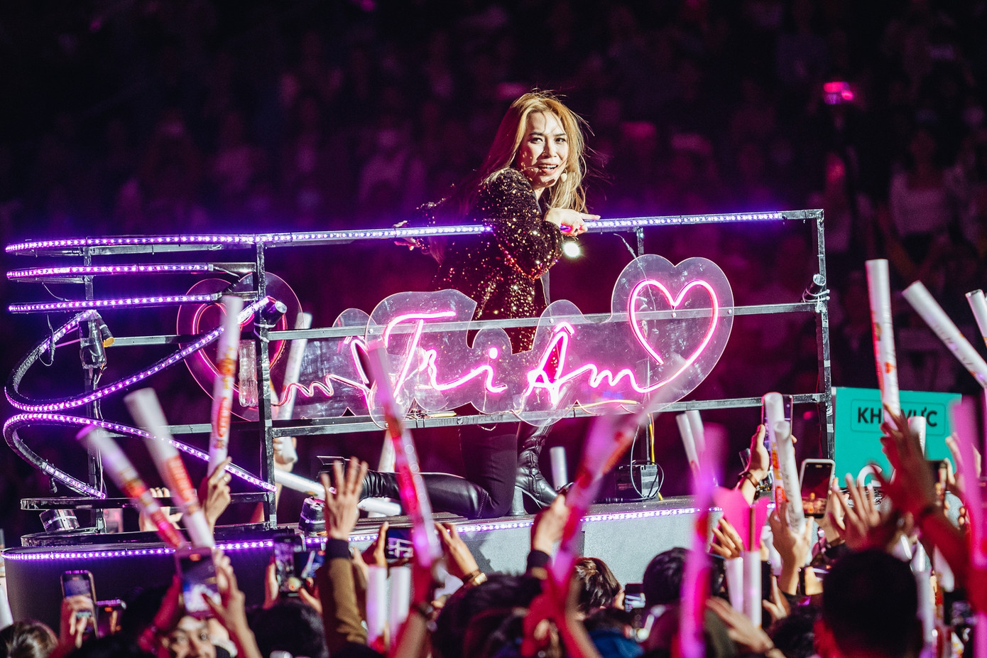 Năm ngoái Mỹ Tâm không có nhiều sản phẩm nổi bật ngoài liveshow Tri âm - một dự án cũ. Năm ngoái Mỹ Tâm không có nhiều sản phẩm nổi bật ngoài liveshow Tri âm - một dự án cũ.