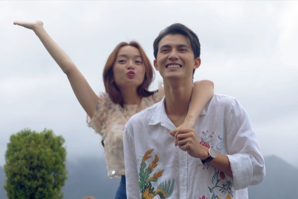 Yêu nhầm bạn thân chưa nổi bật trên đường đua phim Tết. Yêu nhầm bạn thân chưa nổi bật trên đường đua phim Tết.