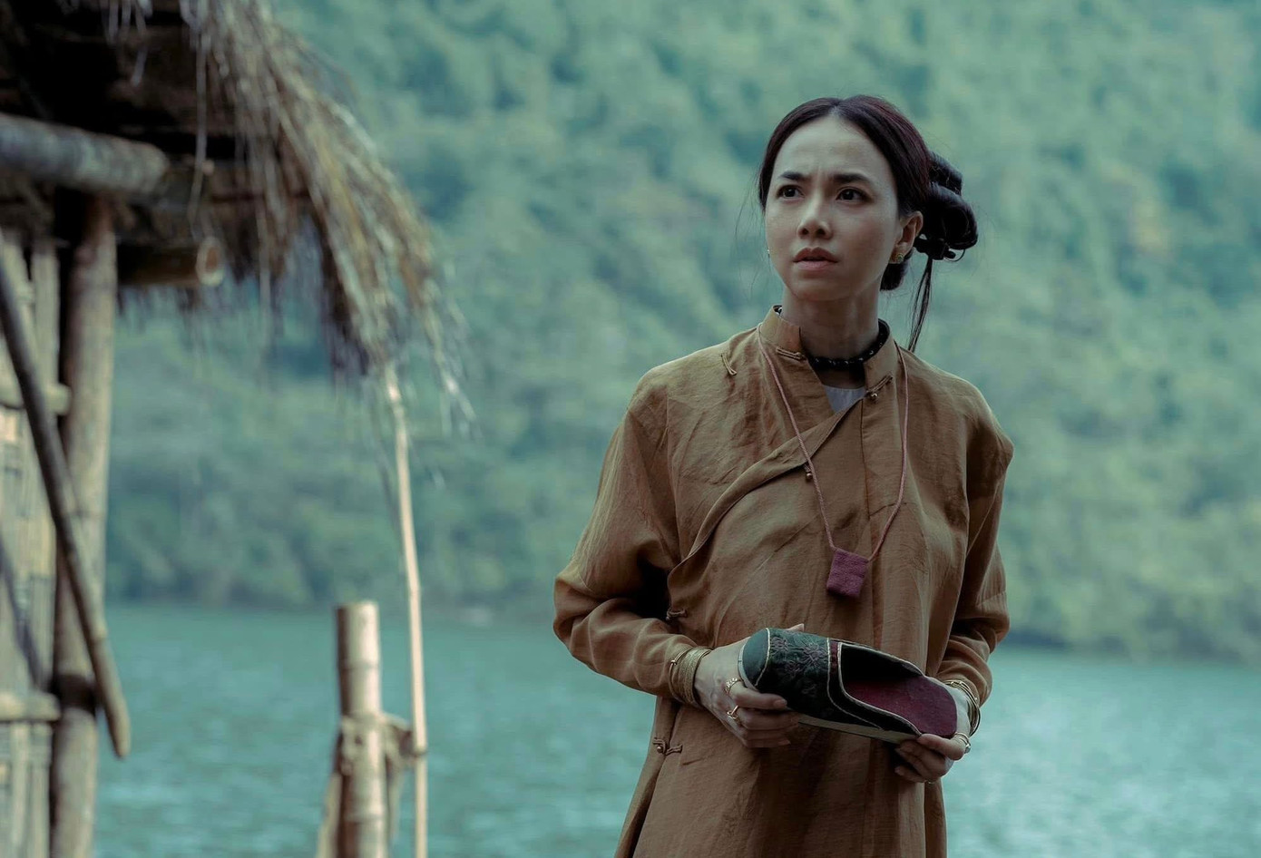 Thám tử Kiên: Kỳ án không đầu có thể xem như một “ngoại truyện” từ phim Người vợ cuối cùng. Thám tử Kiên: Kỳ án không đầu có thể xem như một “ngoại truyện” từ phim Người vợ cuối cùng.