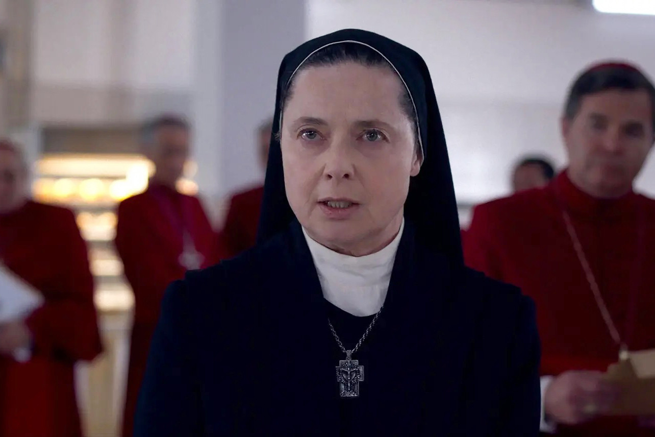 Minh tinh Italy Isabella Rossellini cũng ấn tượng với vai Sơ Agnes. Minh tinh Italy Isabella Rossellini cũng ấn tượng với vai Sơ Agnes.