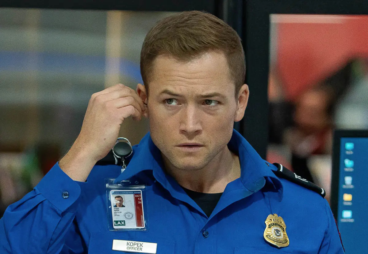 Tạo hình của Taron Egerton trong vai chính Ethan.