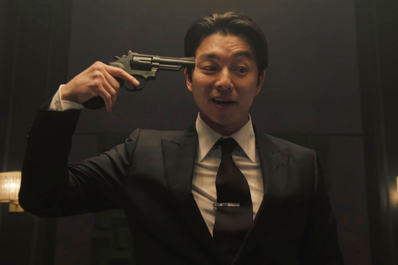 Đây là lần hiếm hoi Gong Yoo đóng vai phản diện trên màn ảnh rộng.