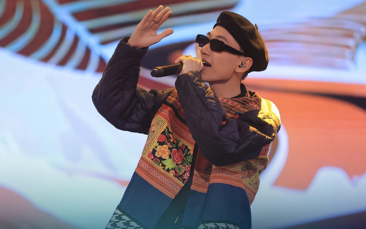 Bản rap không chỉ có ca từ ấn tượng mà phần âm nhạc cũng rất thu hút. Bản rap không chỉ có ca từ ấn tượng mà phần âm nhạc cũng rất thu hút.