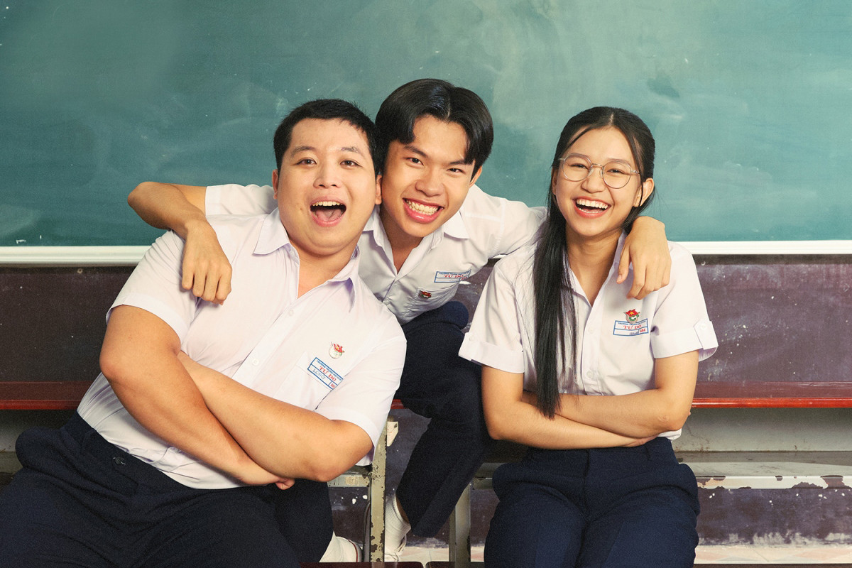 Dàn diễn viên chính trong Kính vạn hoa bản điện ảnh. Dàn diễn viên chính trong Kính vạn hoa bản điện ảnh.