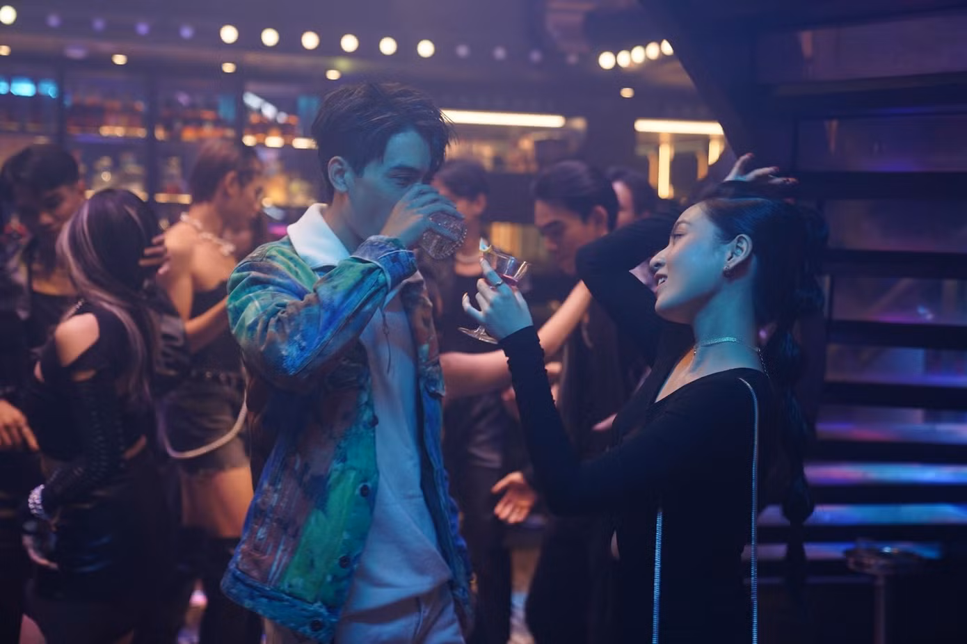 Phim khai thác thế giới hào nhoáng và nhiều cám dỗ.