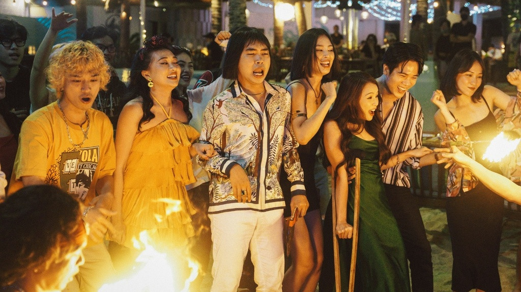 Bi kịch ập đến khi nhóm bạn đến một hòn đảo để vui chơi.