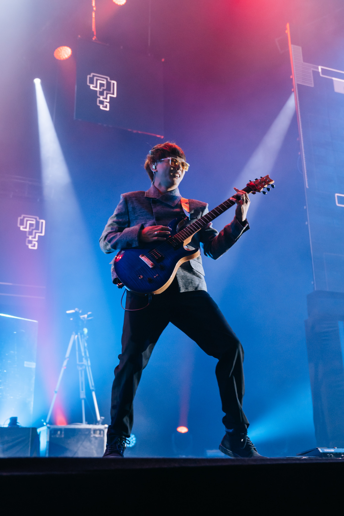 Các thành viên Chillies biểu diễn tràn ngập cảm xúc trong đêm nhạc.