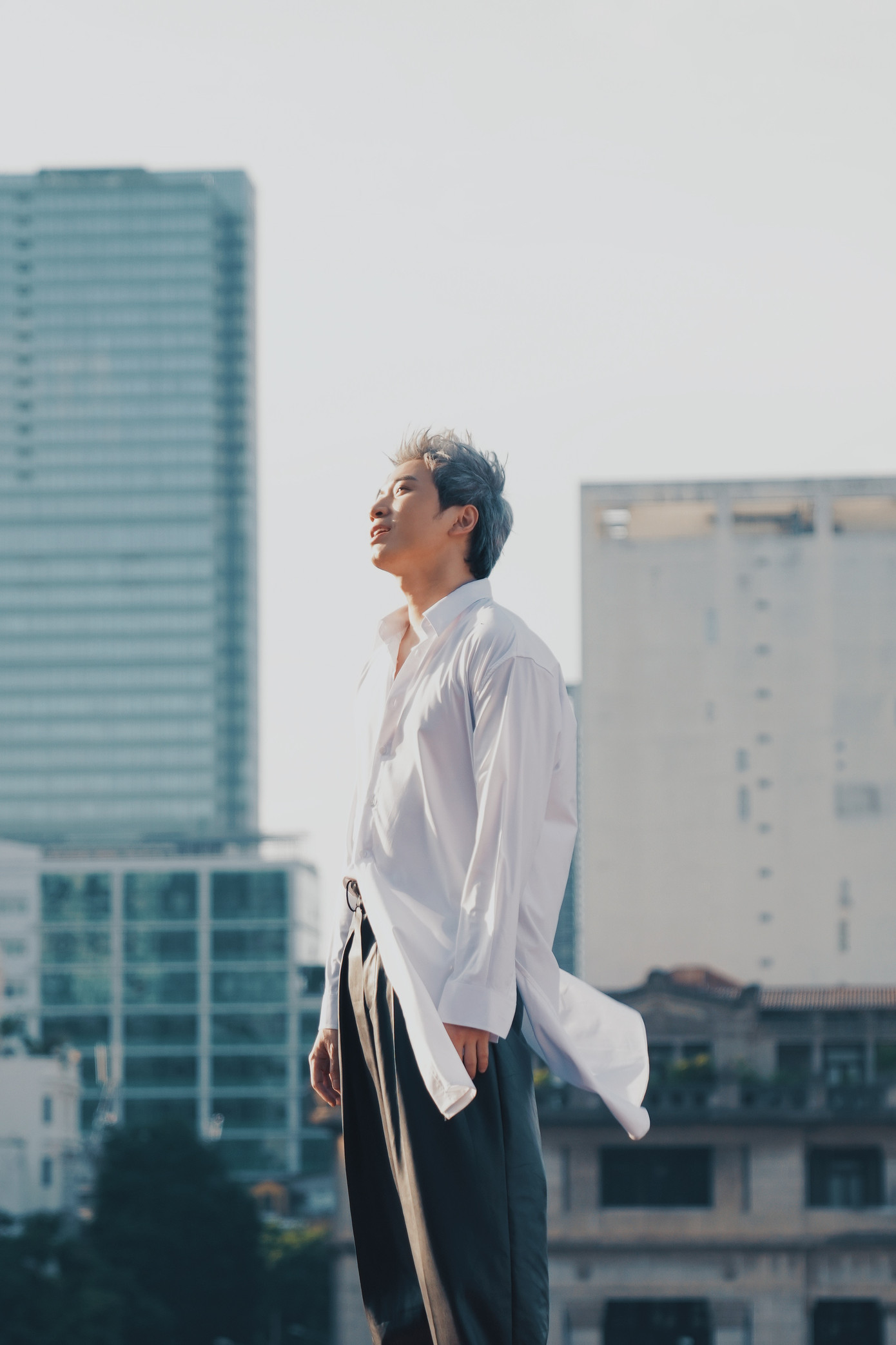 Sau một khoảng thời gian im hơi lặng tiếng, Karik đã chính thức trở lại với âm nhạc. Sau một khoảng thời gian im hơi lặng tiếng, Karik đã chính thức trở lại với âm nhạc.