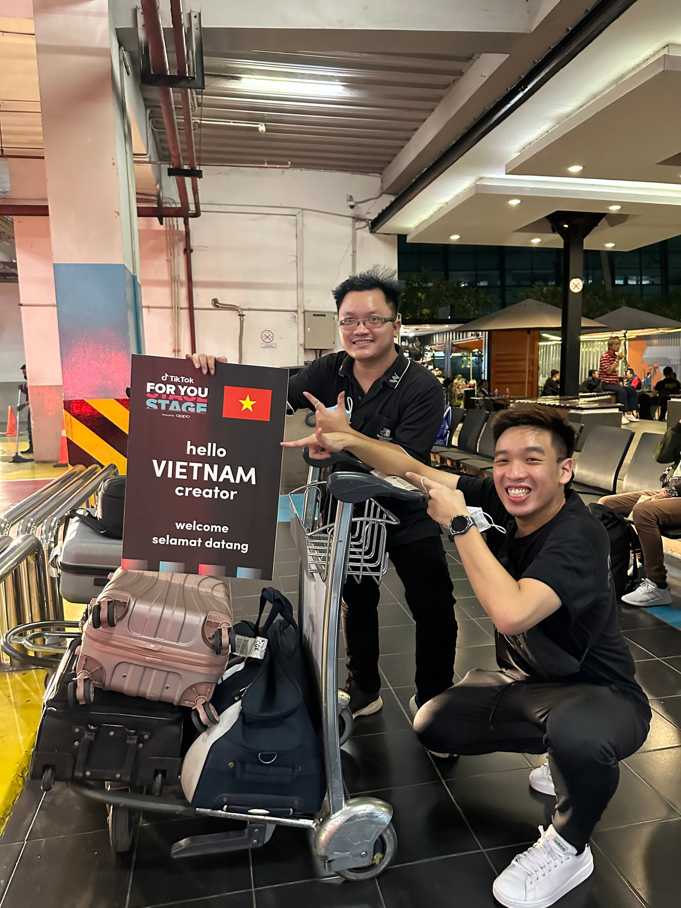 Tuấn Ngọc luôn muốn mang hai tiếng "Việt Nam" vang trên trường quốc tế. Tuấn Ngọc luôn muốn mang hai tiếng "Việt Nam" vang trên trường quốc tế.