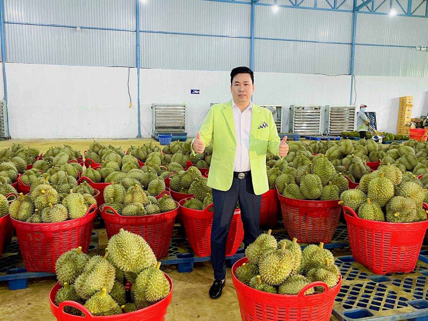 Sầu riêng được mùa, được giá là niềm vui của bà con nông dân. Sầu riêng được mùa, được giá là niềm vui của bà con nông dân.