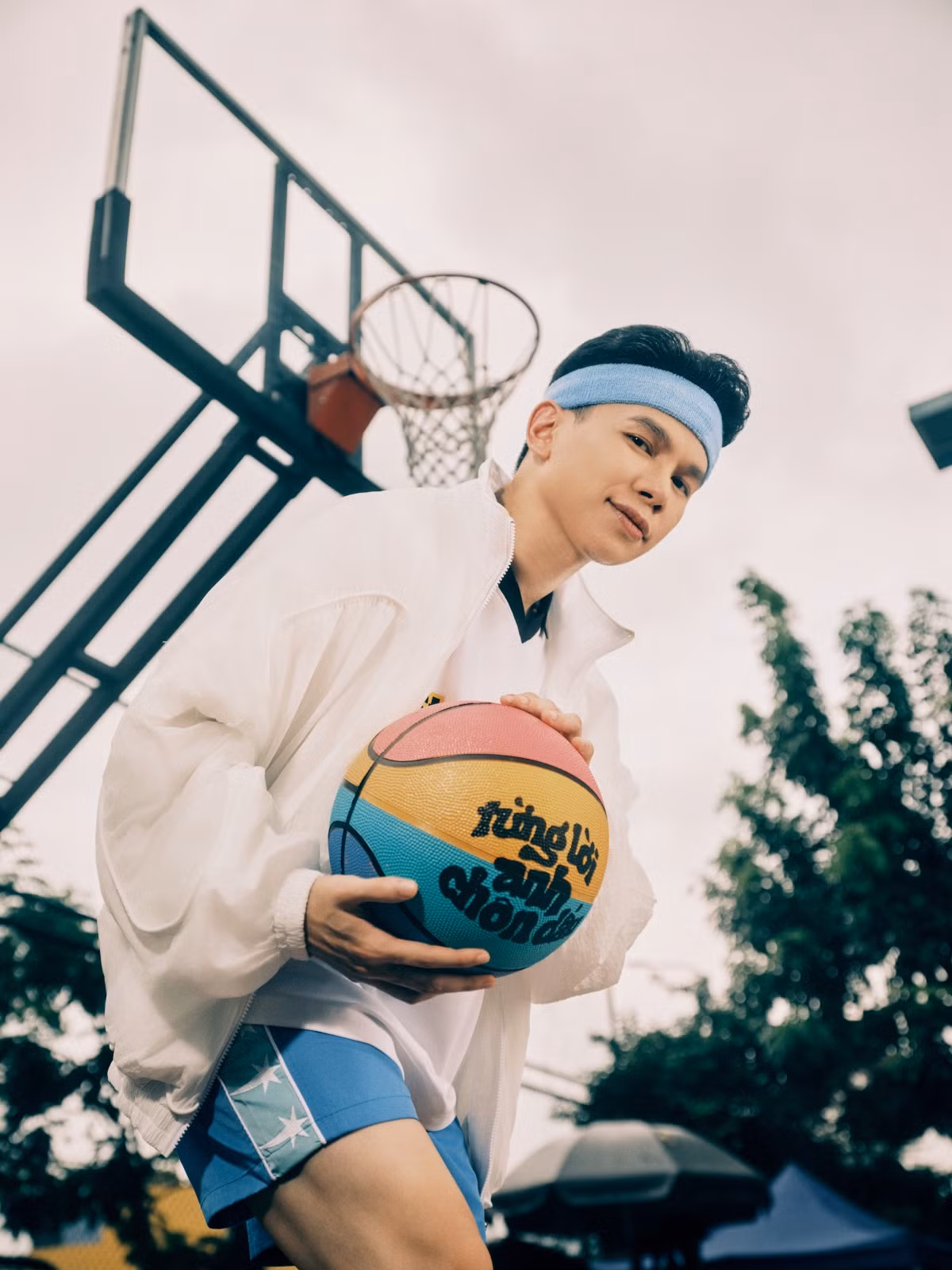 Trong khi đó, Hoàng Tôn chính thức tái xuất sau một thời gian dài vắng bóng.