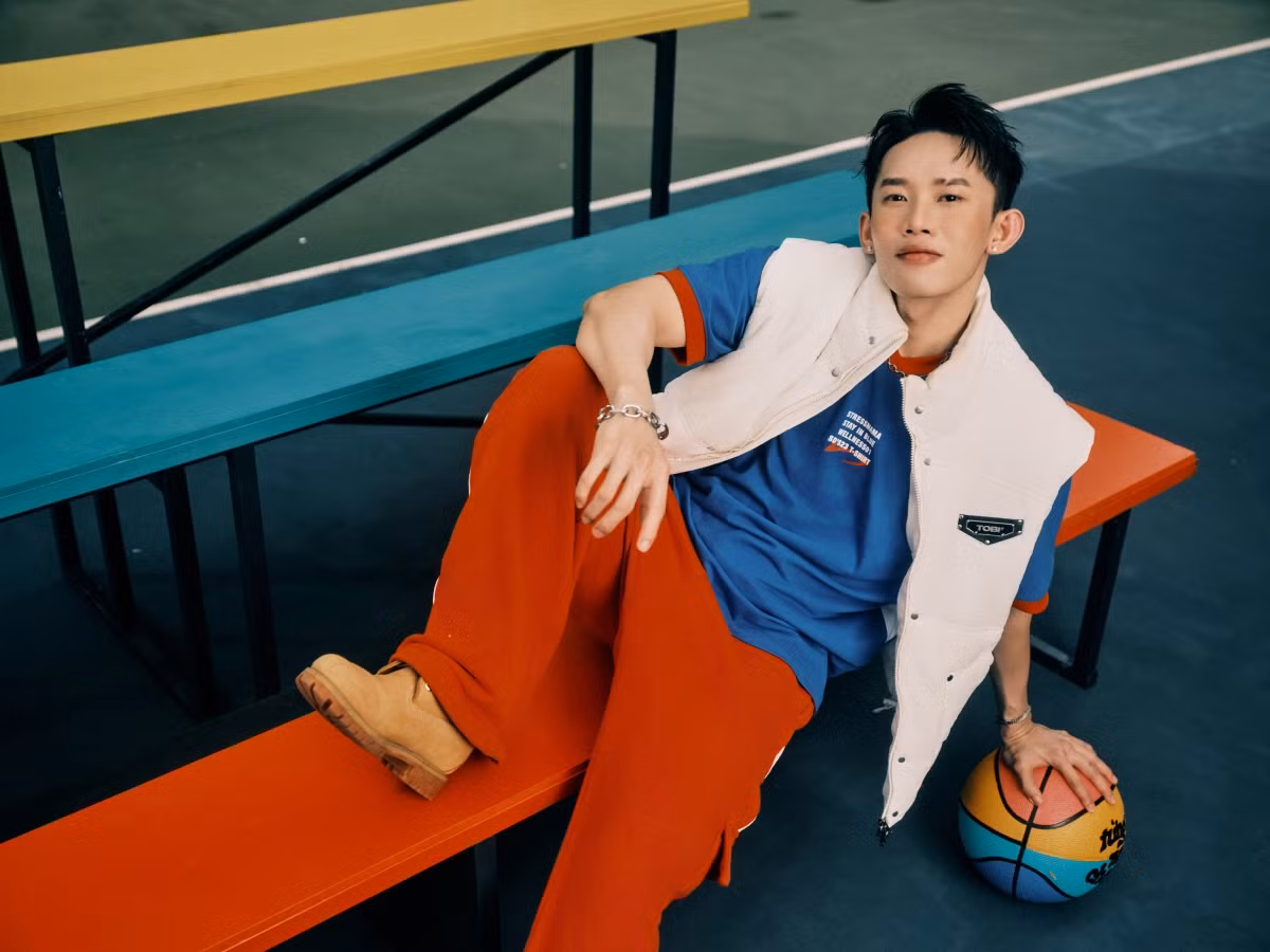 Kay Trần nỗ lực làm mới mình sau khi rời công ty của Sơn Tùng và gia nhập Warner Music Vietnam.