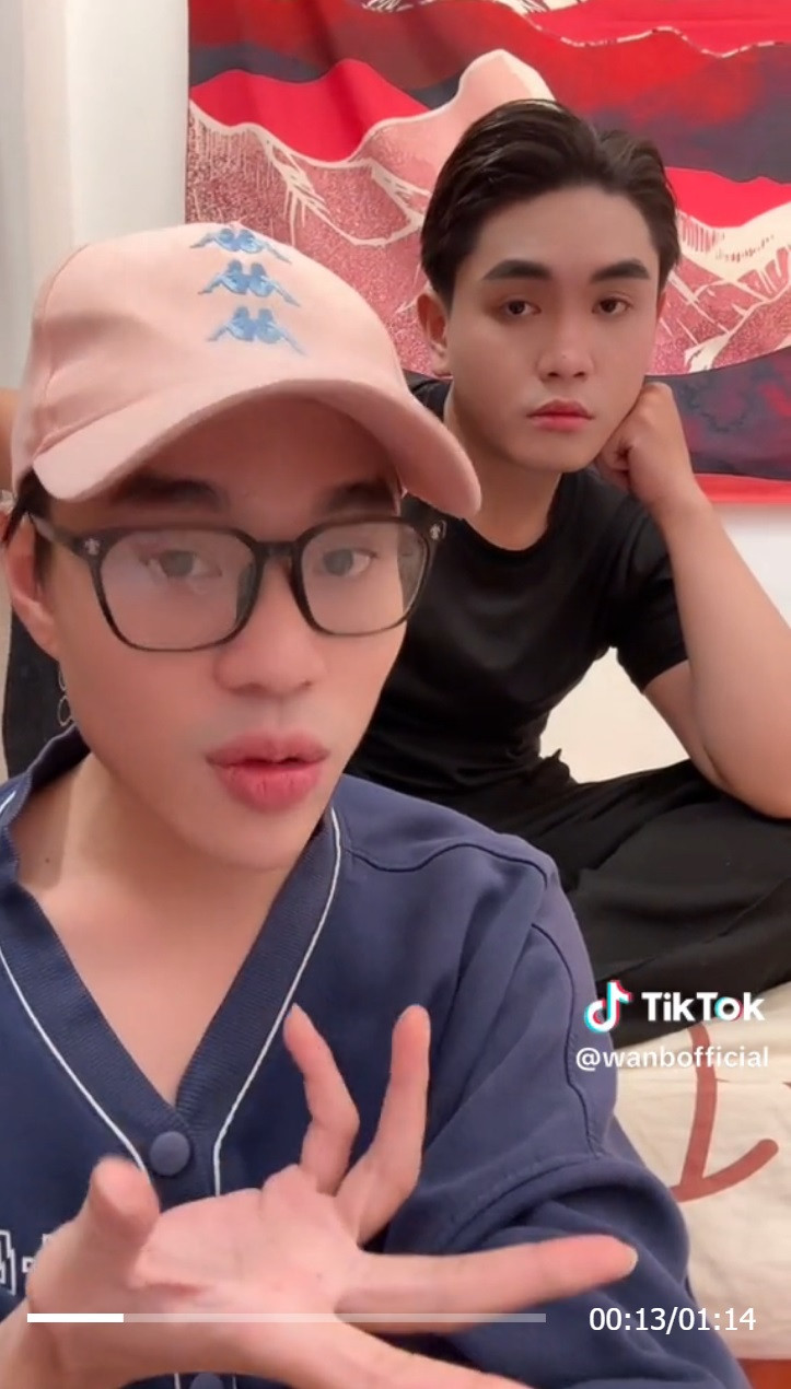 Wanbo và Zane chia sẻ về cái chết của Win trong buổi live gần đây. Wanbo và Zane chia sẻ về cái chết của Win trong buổi live gần đây.