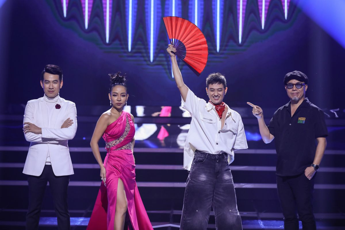 Hồ Trung Dũng trở thành đội trưởng được chờ đợi nhất trong Trời sinh một cặp bên cạnh Thanh Duy và Thảo Trang.