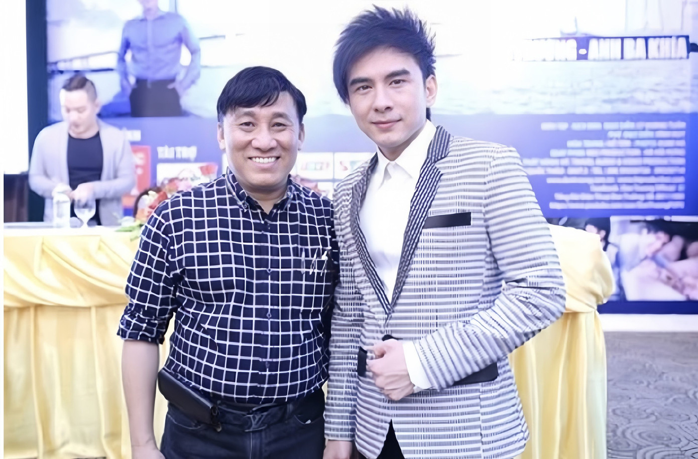 Đan Trường và ông bầu Hoàng Tuấn. Đan Trường và ông bầu Hoàng Tuấn.