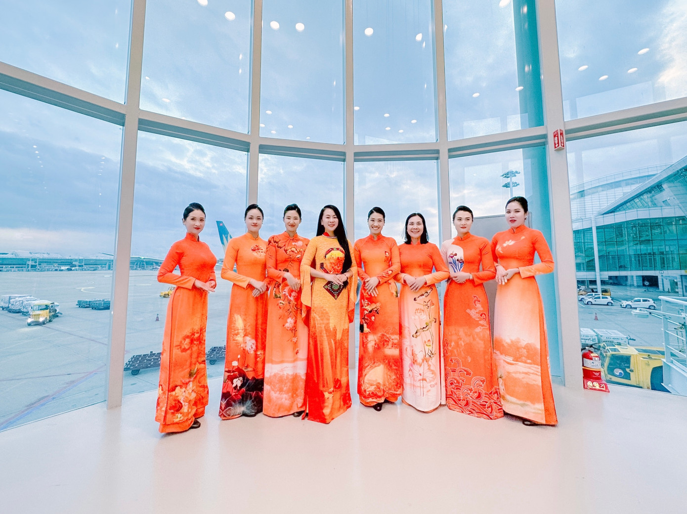 Những chiếc áo dài của Việt Nam được thiết kế riêng cho những chuyến bay đặc biệt.