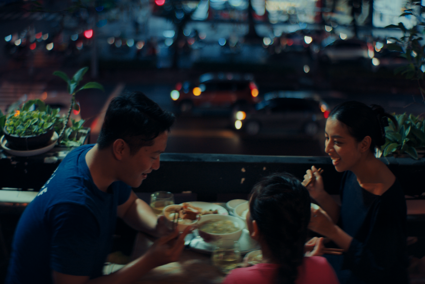 MV Bạn đời đánh dấu bước ngoặt lớn của Karik trong âm nhạc. MV Bạn đời đánh dấu bước ngoặt lớn của Karik trong âm nhạc.