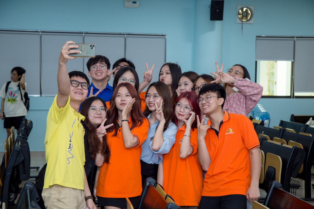 Những khoảnh khắc đáng nhớ trong Sinh viên thế hệ mới.