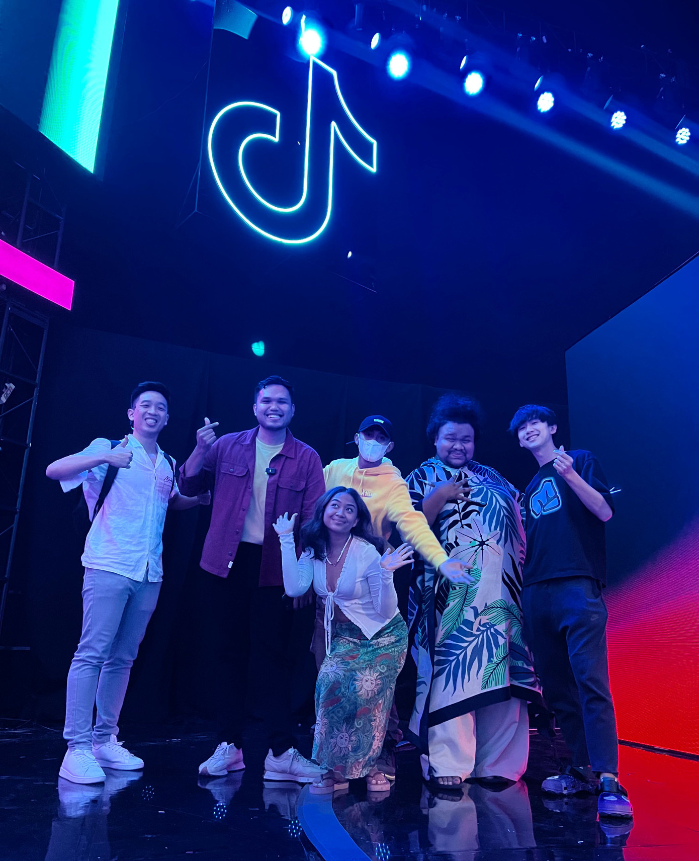 Và trở thành top 6 đại diện của Đông Nam Á tại sự kiện For You Stage 2022. Và trở thành top 6 đại diện của Đông Nam Á tại sự kiện For You Stage 2022.