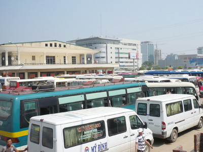 Với 1.600 xe, sau khi điều chuyển bến Mỹ Đình còn 895 xe. Ảnh: Trọng Đảng. Với 1.600 xe, sau khi điều chuyển bến Mỹ Đình còn 895 xe. Ảnh: Trọng Đảng