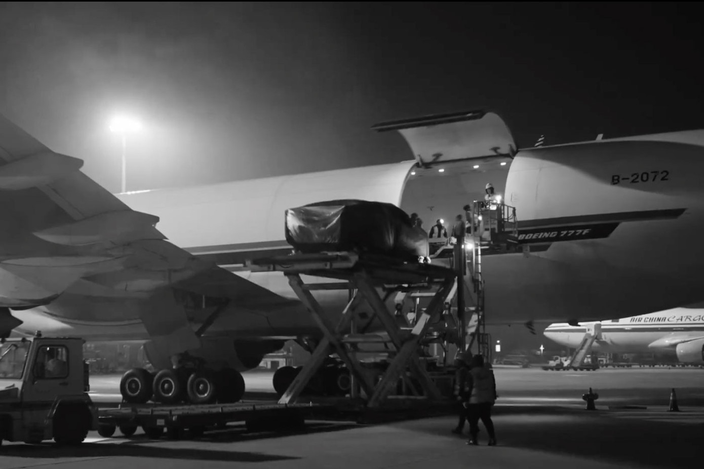 Bán tải điện Tesla Cybertruck được vận chuyển đến Thái Lan bằng đường hàng không. Bán tải điện Tesla Cybertruck được vận chuyển đến Thái Lan bằng đường hàng không.