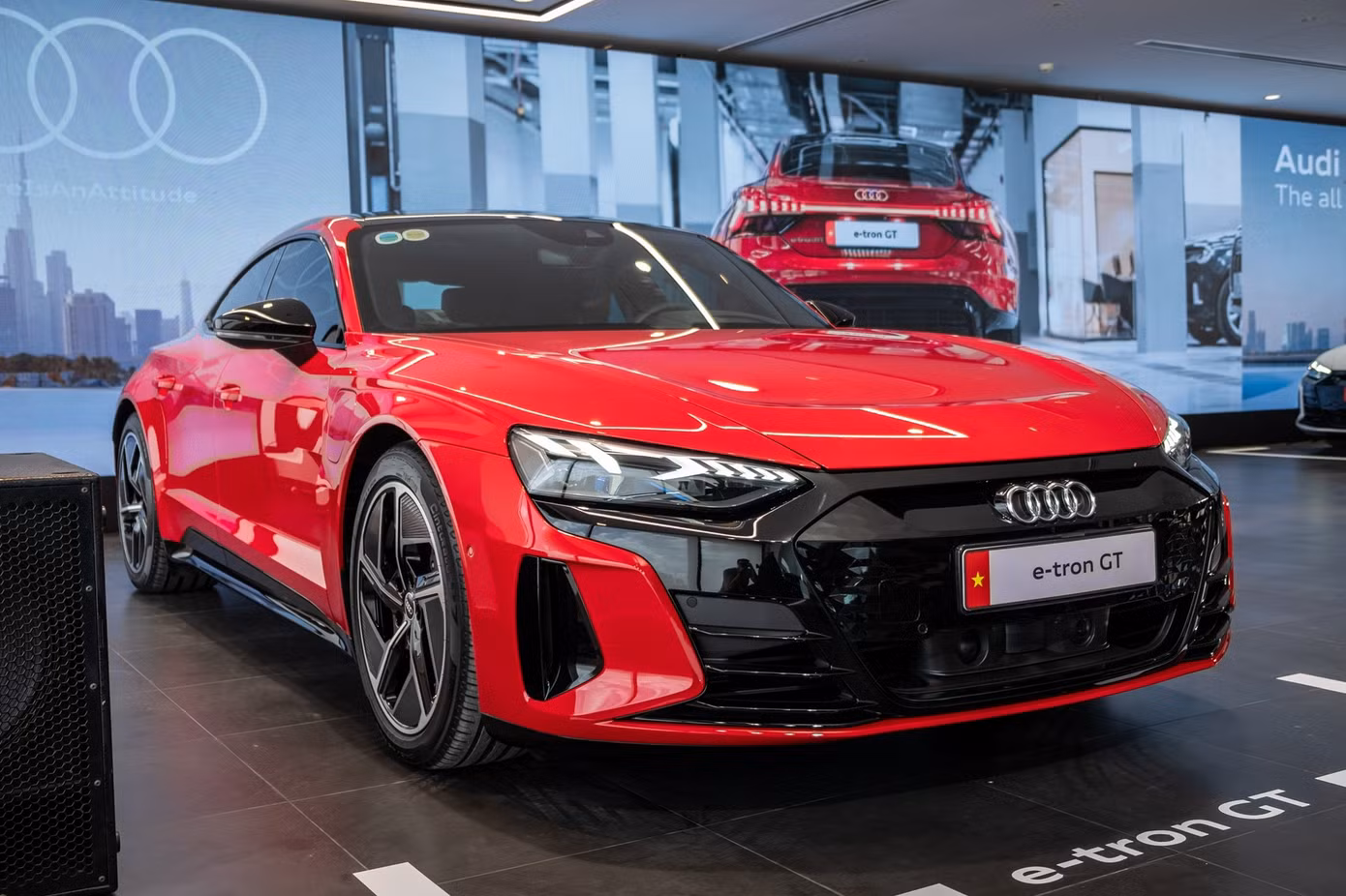 Mẫu sedan điện hạng sang Audi e-tron GT được phân phối chính hãng tại Việt Nam từ năm 2022.