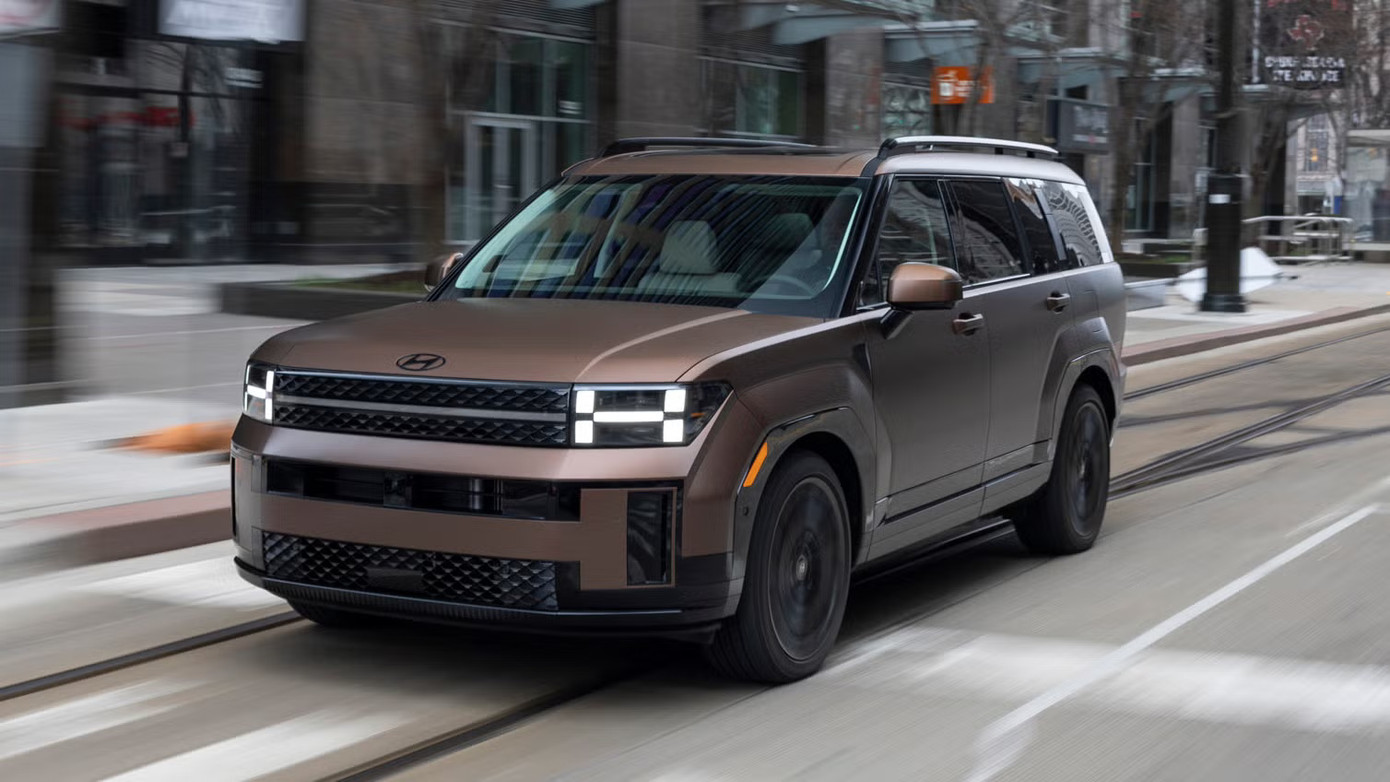 Những mẫu xe gầm cao đa dụng hybrid như Hyundai Santa Fe, Tucson hay Kia Sorento được ưa chuộng tại Mỹ. Những mẫu xe gầm cao đa dụng hybrid như Hyundai Santa Fe, Tucson hay Kia Sorento được ưa chuộng tại Mỹ.