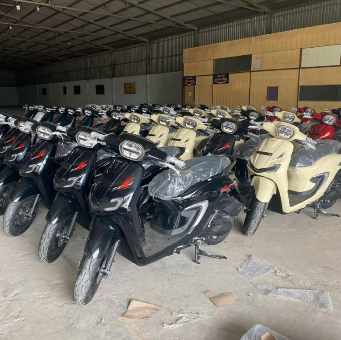 Lô xe Honda Stylo 160 đầu tiên tại Việt Nam do một cửa hàng tư nhân ở TP.HCM nhập về từ Indonesia.