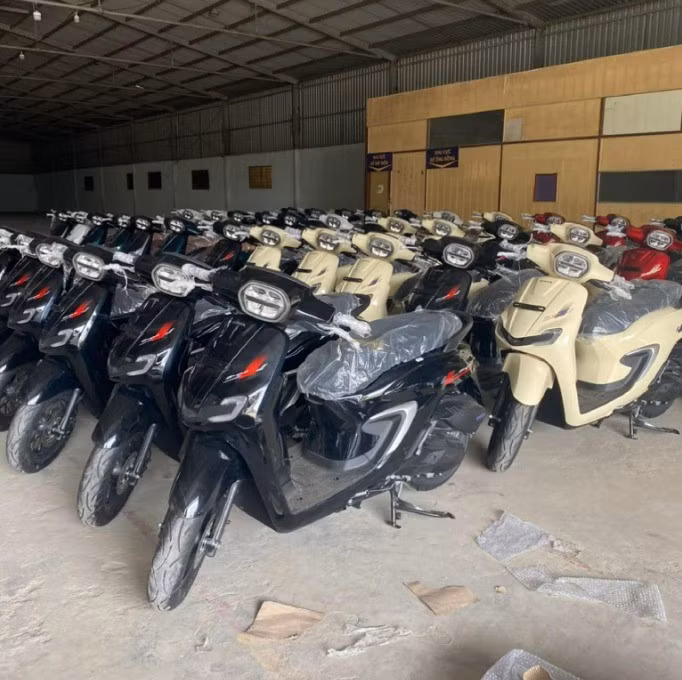 Lô xe Honda Stylo 160 đầu tiên tại Việt Nam do một cửa hàng tư nhân ở TP.HCM nhập về từ Indonesia.