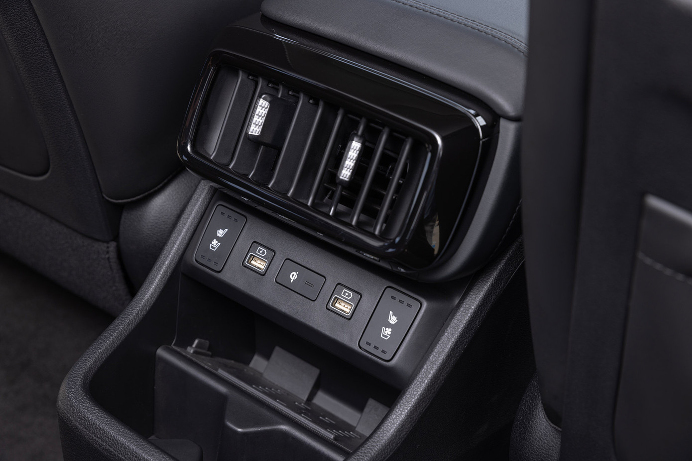 Đánh giá ưu, nhược điểm của mẫu MPV Hyundai Custin ảnh 6 Đánh giá ưu, nhược điểm của mẫu MPV Hyundai Custin ảnh 6