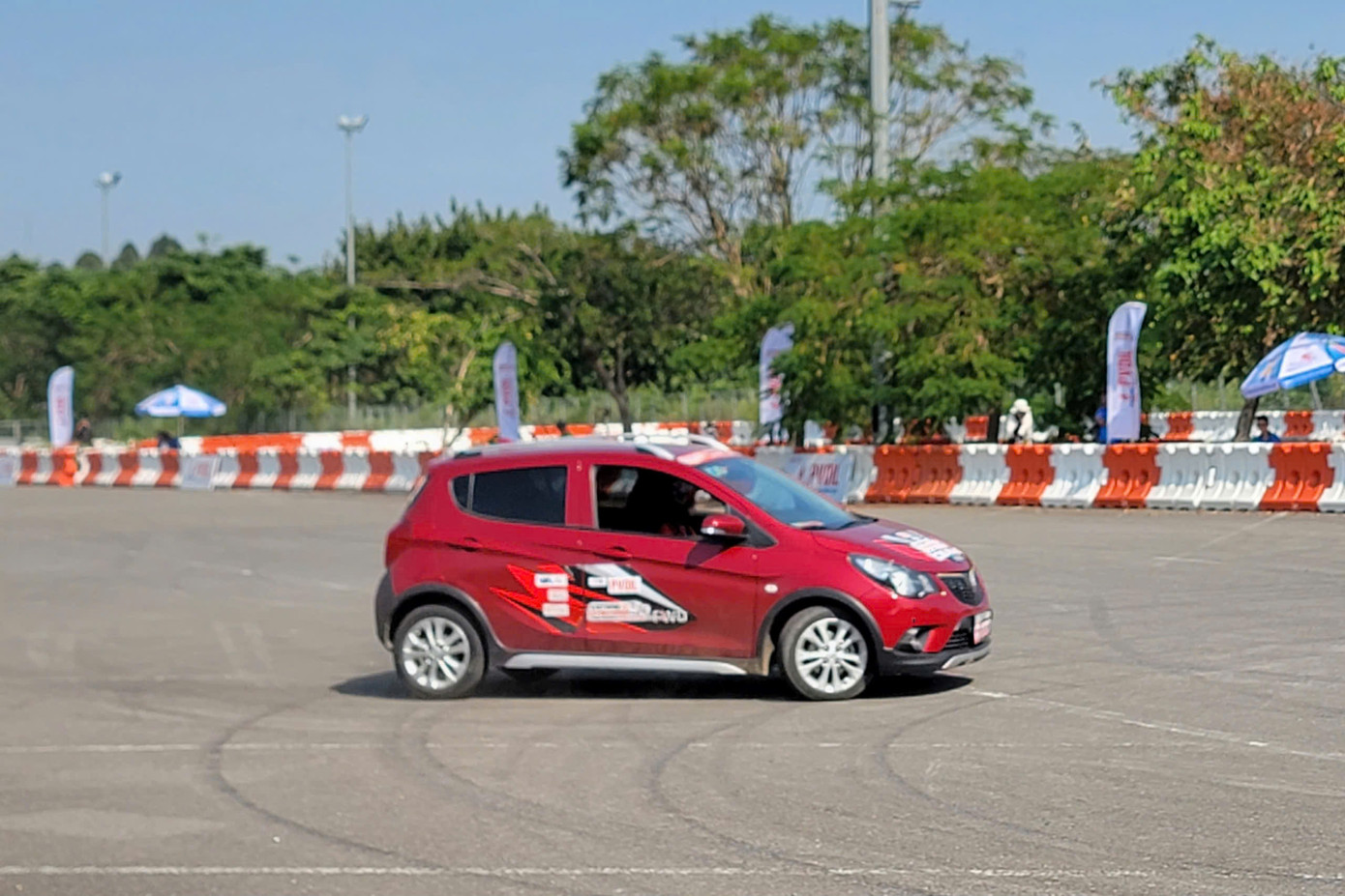 Những mẫu xe tham gia tranh tài tại PVOIL VGC 2024 cũng rất đa dạng, từ xe phổ thông như chiếc VinFast Fadil cho đến xe sang Audi, BMW hay Mercedes-Benz. Những mẫu xe tham gia tranh tài tại PVOIL VGC 2024 cũng rất đa dạng, từ xe phổ thông như chiếc VinFast Fadil cho đến xe sang Audi, BMW hay Mercedes-Benz.